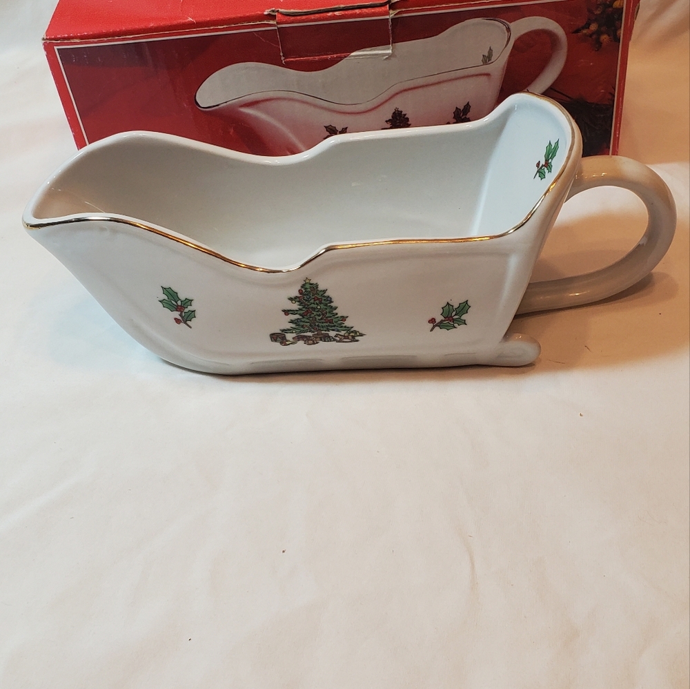 Holiday Hostess Vintage Tienshan Gravy Sleigh Fine China, HH-410